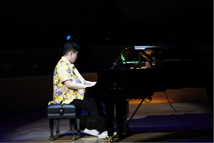 世界自闭症日，利来w66未来艺术家刘明康与他的朋友们温情奏响“音乐与梦想”慈善音乐会