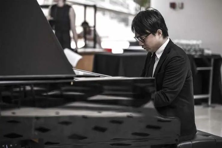 宋思衡的“宅抗疫” | 挑战主播、筹集口罩、闭关作曲，这位取消了20场演出的钢琴家原来这么忙！